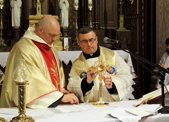Grafika 5: Uroczystość przyjęcia relikwii Św. O. Pio 14.12.2013