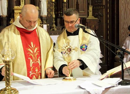 Grafika 6: Uroczystość przyjęcia relikwii Św. O. Pio 14.12.2013