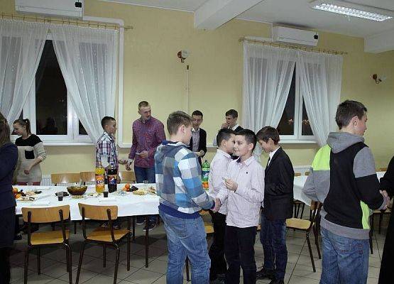 Grafika 2: Opłatek lektorów, ministrantów i scholi 21.12.2012