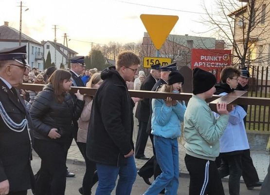 Grafika 16: Droga krzyżowa 2022