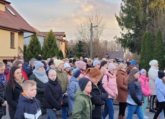 Grafika 24: Droga krzyżowa 2022