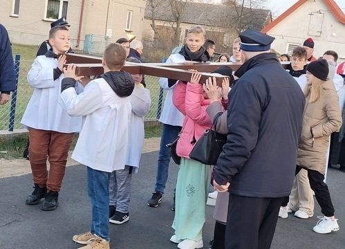 Grafika 39: Droga krzyżowa 2022