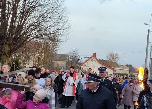 Grafika 42: Droga krzyżowa 2022