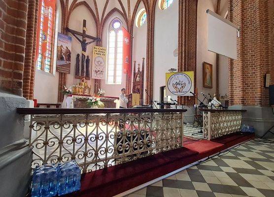 Grafika 10: FESTIWAL PIOSENKI RELIGIJNEJ W JANOWCU KOŚCIELNYM