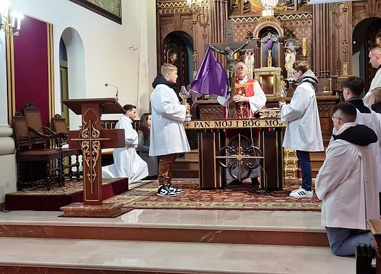 Grafika 12: Wielki Piątek