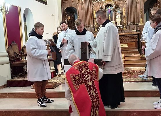 Grafika 14: Wielki Piątek