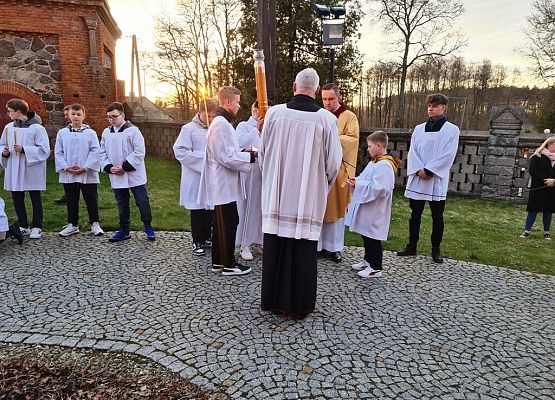 Grafika 8: Wielka Sobota