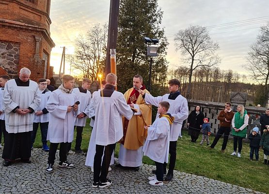 Grafika 11: Wielka Sobota