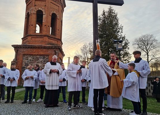 Grafika 13: Wielka Sobota