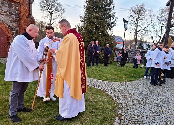 Grafika 14: Wielka Sobota