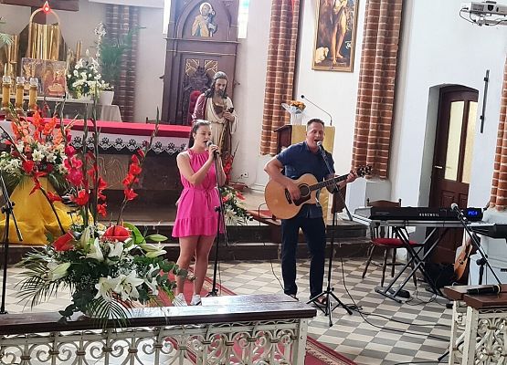 Grafika 24: FESTIWAL PIOSENKI RELIGIJNEJ W JANOWCU KOŚCIELNYM 2023