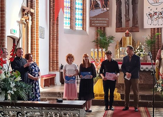 Grafika 35: FESTIWAL PIOSENKI RELIGIJNEJ W JANOWCU KOŚCIELNYM 2023