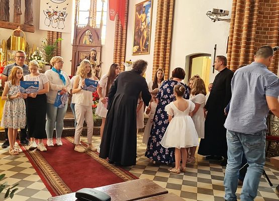 Grafika 40: FESTIWAL PIOSENKI RELIGIJNEJ W JANOWCU KOŚCIELNYM 2023