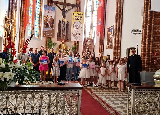 Grafika 42: FESTIWAL PIOSENKI RELIGIJNEJ W JANOWCU KOŚCIELNYM 2023