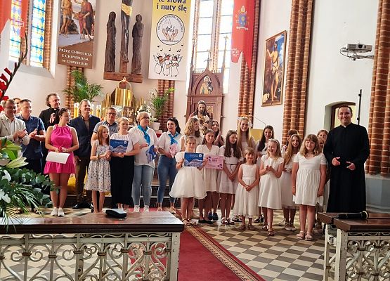 Grafika 43: FESTIWAL PIOSENKI RELIGIJNEJ W JANOWCU KOŚCIELNYM 2023