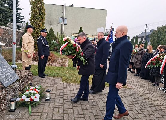 Grafika 33: 11 LISTOPADA ŚWIĘTO NIEPODLEGŁOŚCI