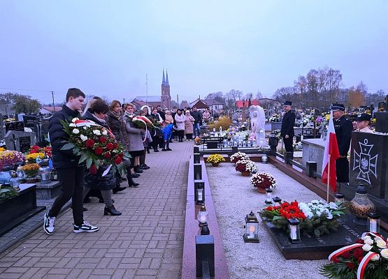 Grafika 42: 11 LISTOPADA ŚWIĘTO NIEPODLEGŁOŚCI