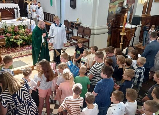 Grafika 2: Poświęcenie tornistrów