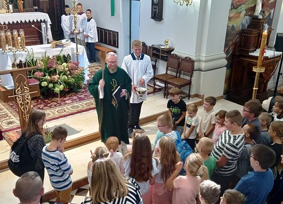 Grafika 7: Poświęcenie tornistrów