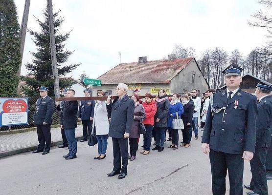 Grafika 7: Droga Krzyżowa ulicami Wieczfni