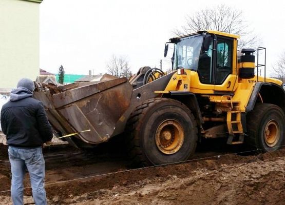 Grafika 3: Budowa chodnika wokół kościoła 2015