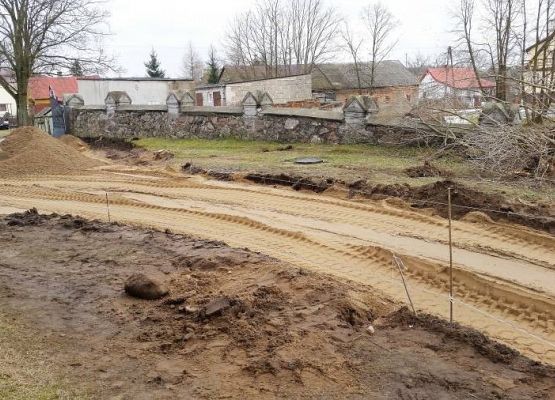 Grafika 4: Budowa chodnika wokół kościoła 2015