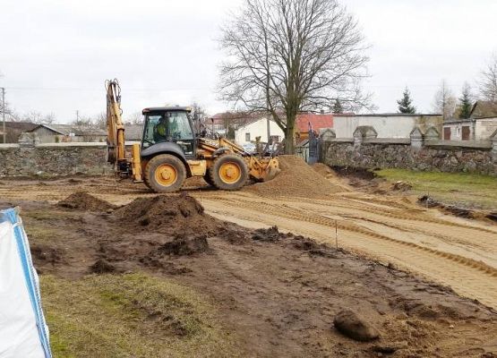 Grafika 5: Budowa chodnika wokół kościoła 2015