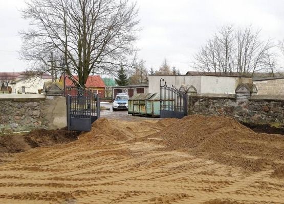 Grafika 7: Budowa chodnika wokół kościoła 2015