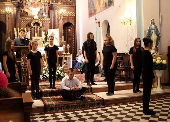 Grafika 1: Dzień Papieski 18.10.2015