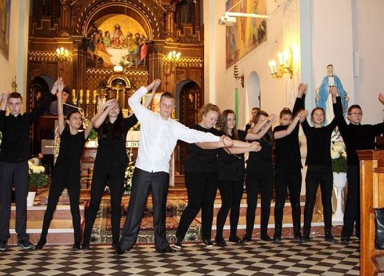 Grafika 2: Dzień Papieski 18.10.2015