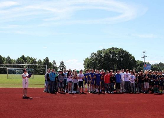 Grafika 22: Przyjęcie relikwi św. Jana Pawła II z rąk Abpa Mieczysława Mokrzyckiego