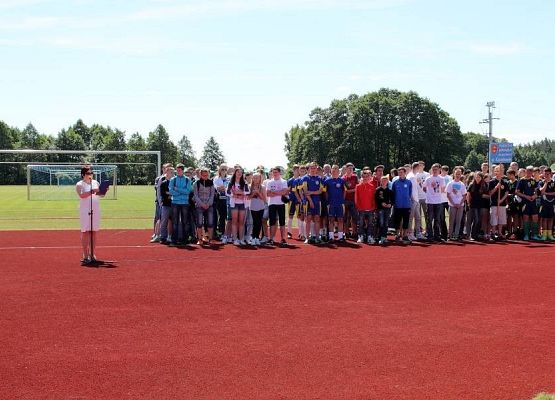 Grafika 23: Przyjęcie relikwi św. Jana Pawła II z rąk Abpa Mieczysława Mokrzyckiego