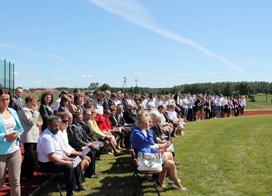Grafika 25: Przyjęcie relikwi św. Jana Pawła II z rąk Abpa Mieczysława Mokrzyckiego