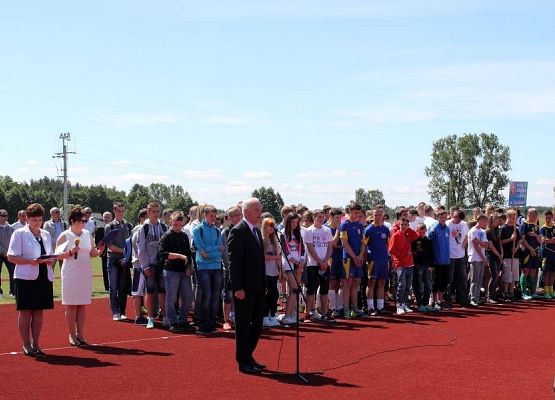 Grafika 26: Przyjęcie relikwi św. Jana Pawła II z rąk Abpa Mieczysława Mokrzyckiego