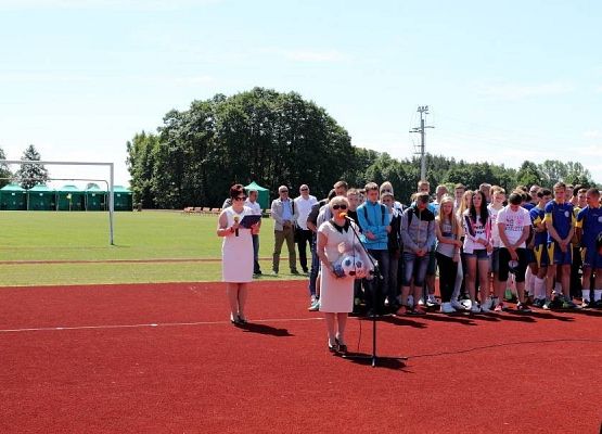 Grafika 29: Przyjęcie relikwi św. Jana Pawła II z rąk Abpa Mieczysława Mokrzyckiego