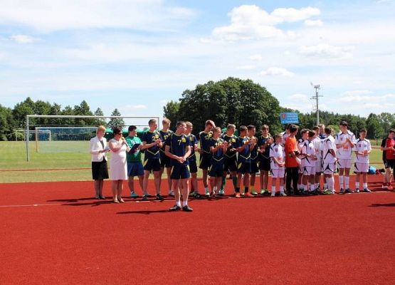Grafika 36: Przyjęcie relikwi św. Jana Pawła II z rąk Abpa Mieczysława Mokrzyckiego