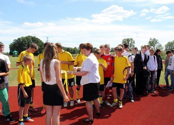 Grafika 48: Przyjęcie relikwi św. Jana Pawła II z rąk Abpa Mieczysława Mokrzyckiego