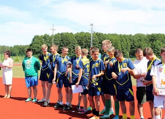 Grafika 50: Przyjęcie relikwi św. Jana Pawła II z rąk Abpa Mieczysława Mokrzyckiego