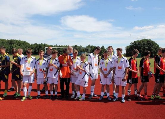 Grafika 51: Przyjęcie relikwi św. Jana Pawła II z rąk Abpa Mieczysława Mokrzyckiego