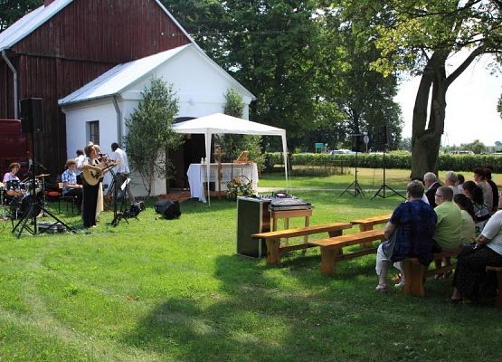 Grafika 1: Zespół "Moja Rodzina" na odpuście w Kuklinie