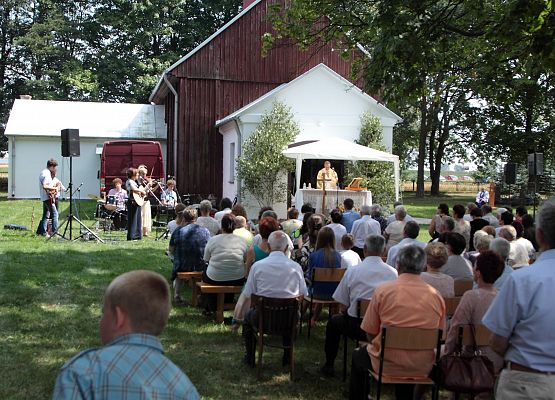 Grafika 15: Zespół "Moja Rodzina" na odpuście w Kuklinie