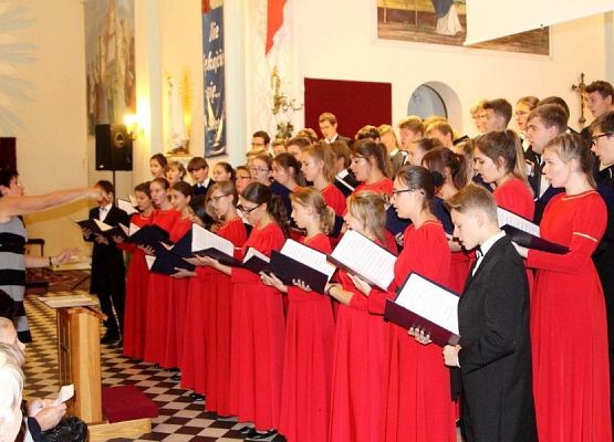 Grafika 7: Chór Pueri et Puellae Cantores Plocenses 21 września 2014