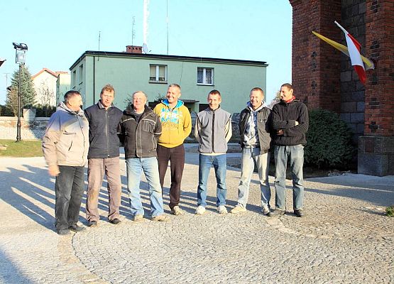 Grafika 1: Remont chodnika przy kościele parafialnym w Wieczfni Kościelnej